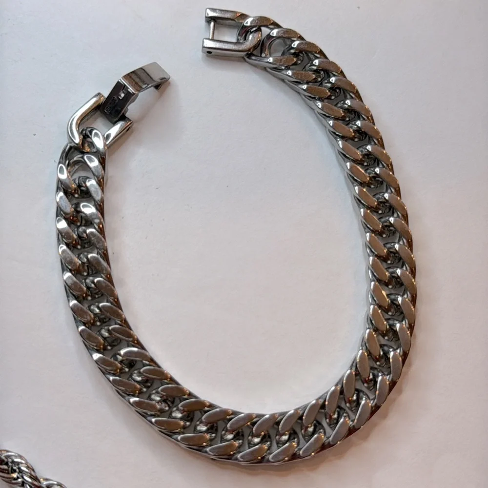 FIUSEM Men’s Stainless Steel Silver tone  Set chain & bracelet New in a box